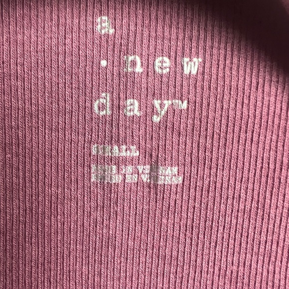 High Neck Ribbed Tank Top - Picture 4 of 5